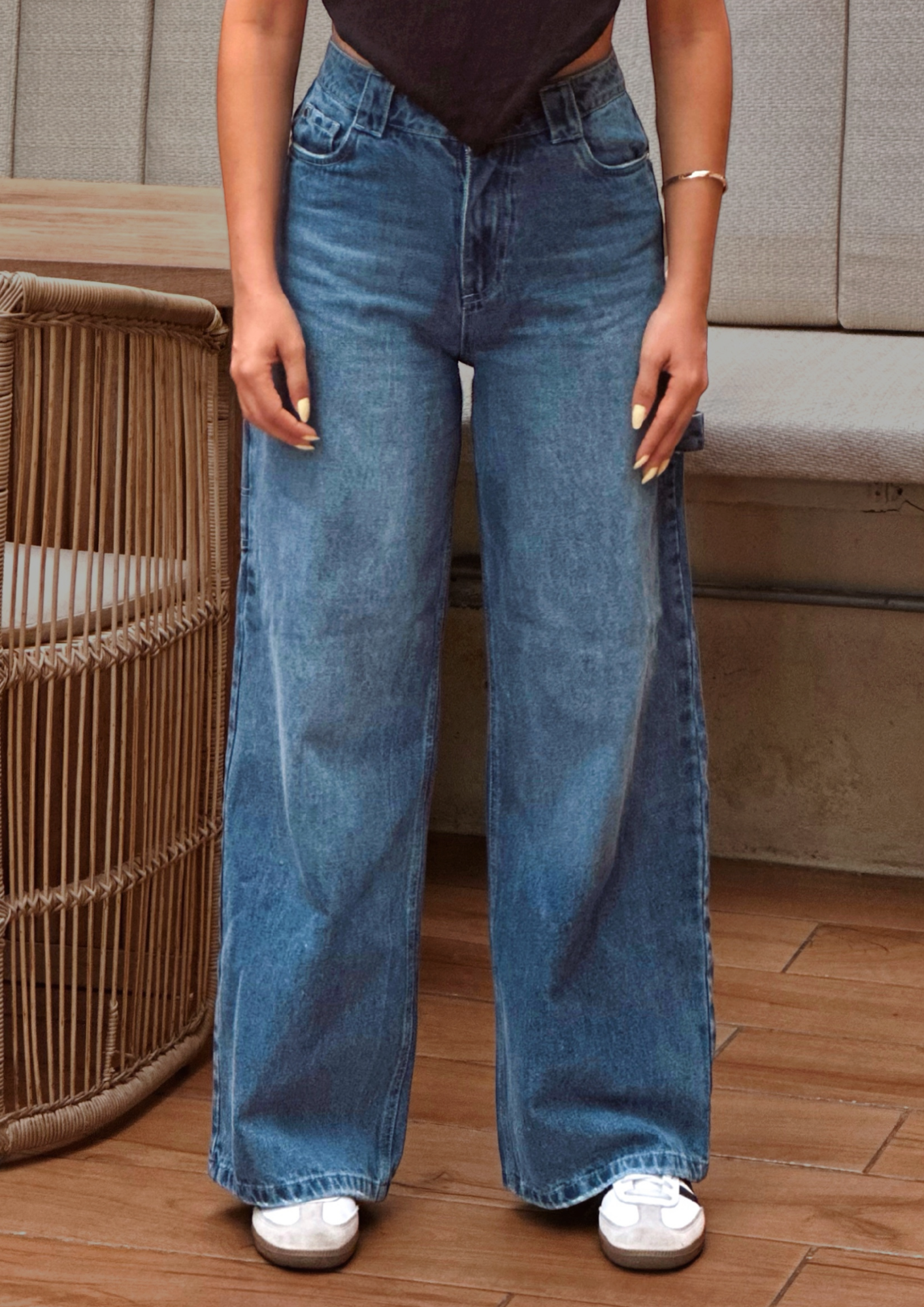 Jean Wide Led Bota ancha - Stretch · Detalle lateral · Tono oscuro